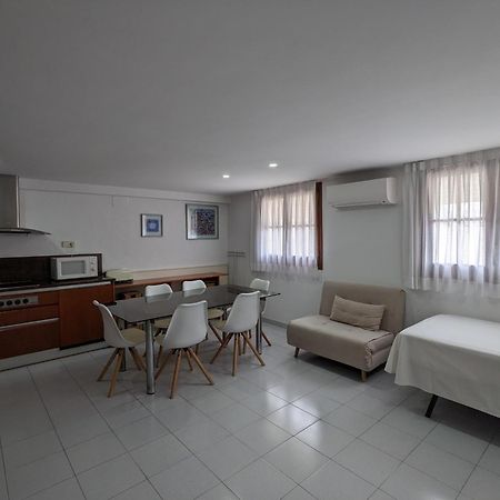 Hotel Capri توسا ذي مار المظهر الخارجي الصورة
