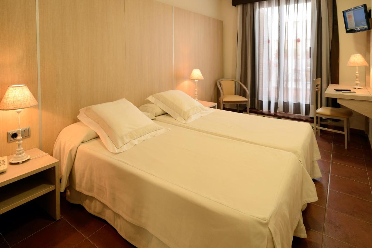 Hotel Capri توسا ذي مار المظهر الخارجي الصورة