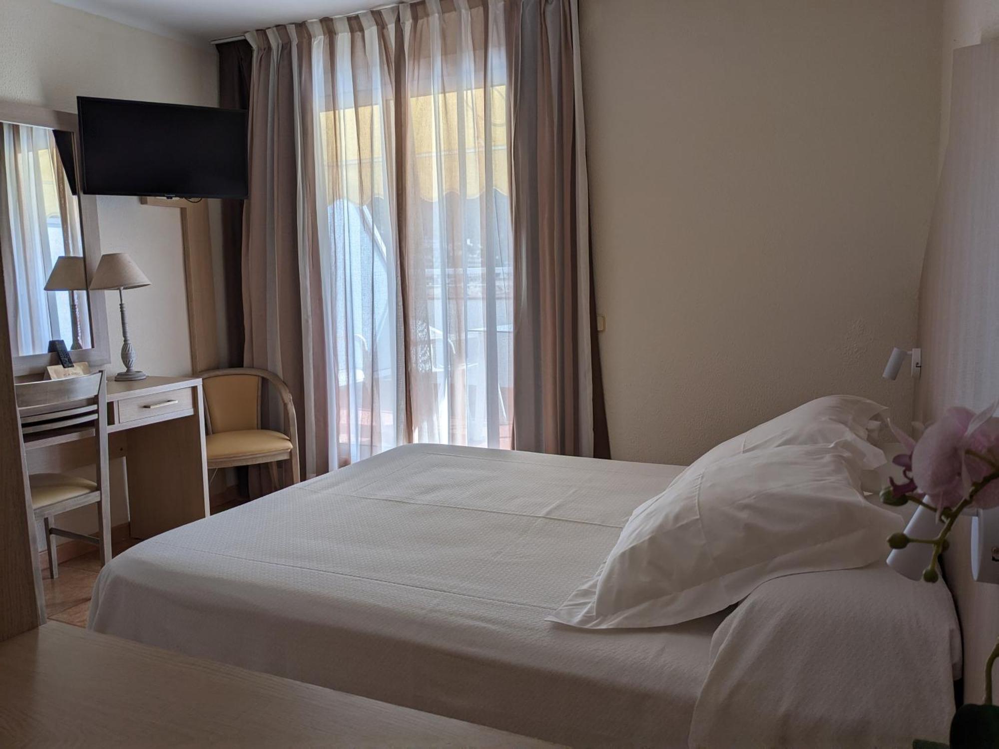 Hotel Capri توسا ذي مار المظهر الخارجي الصورة