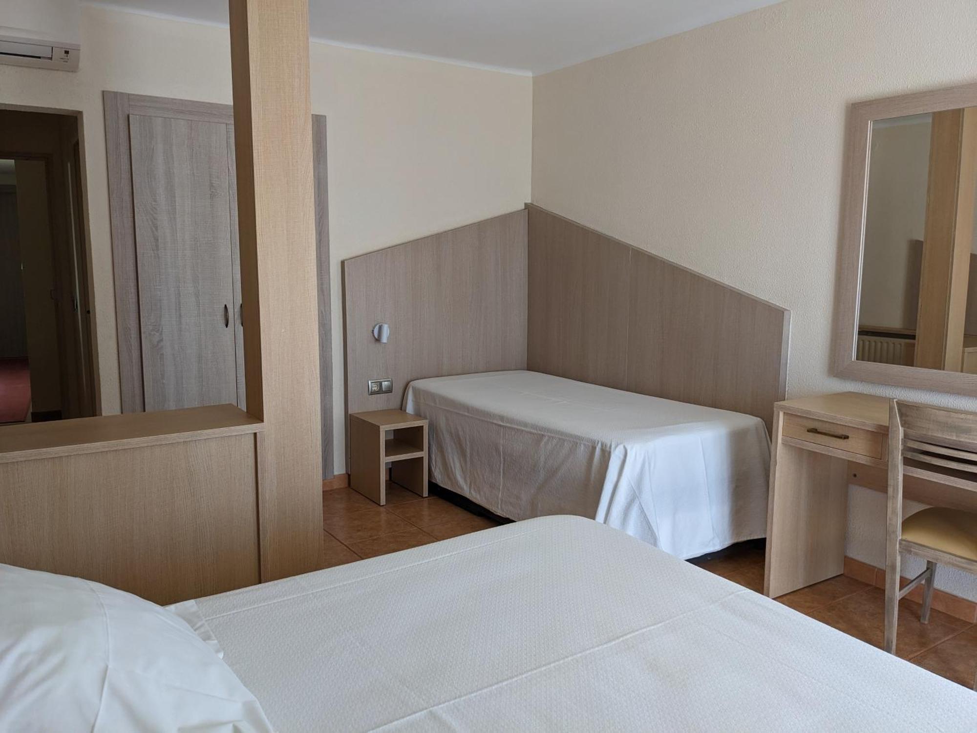 Hotel Capri توسا ذي مار المظهر الخارجي الصورة