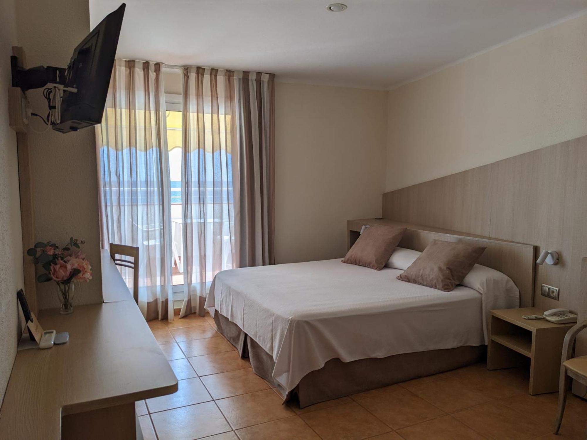 Hotel Capri توسا ذي مار المظهر الخارجي الصورة