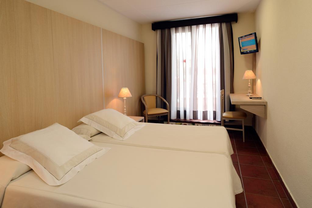 Hotel Capri توسا ذي مار المظهر الخارجي الصورة