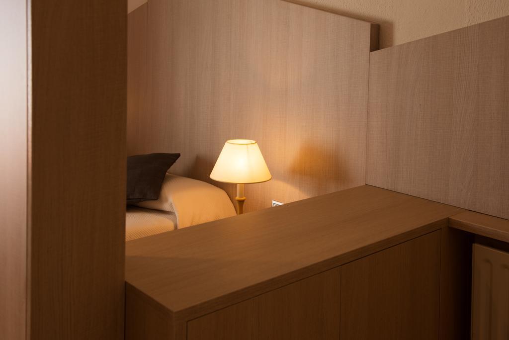 Hotel Capri توسا ذي مار المظهر الخارجي الصورة