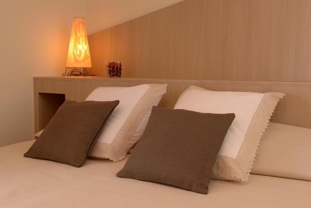 Hotel Capri توسا ذي مار المظهر الخارجي الصورة