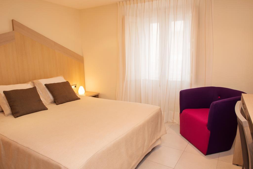 Hotel Capri توسا ذي مار الغرفة الصورة