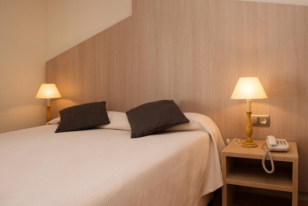 Hotel Capri توسا ذي مار المظهر الخارجي الصورة